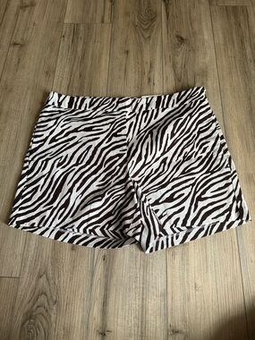 Charter Club Zebra Print Women's Shorts - White and Brown NWT Size 18